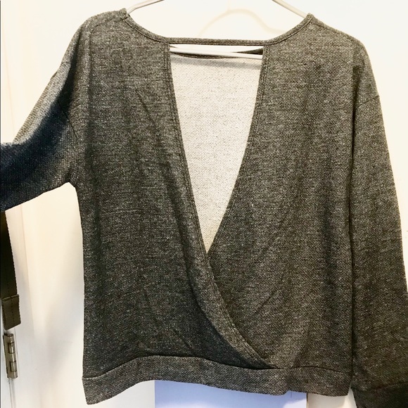 Open-Back Breathable Sweatshirt
L (Juniors) - Picture 4 of 7